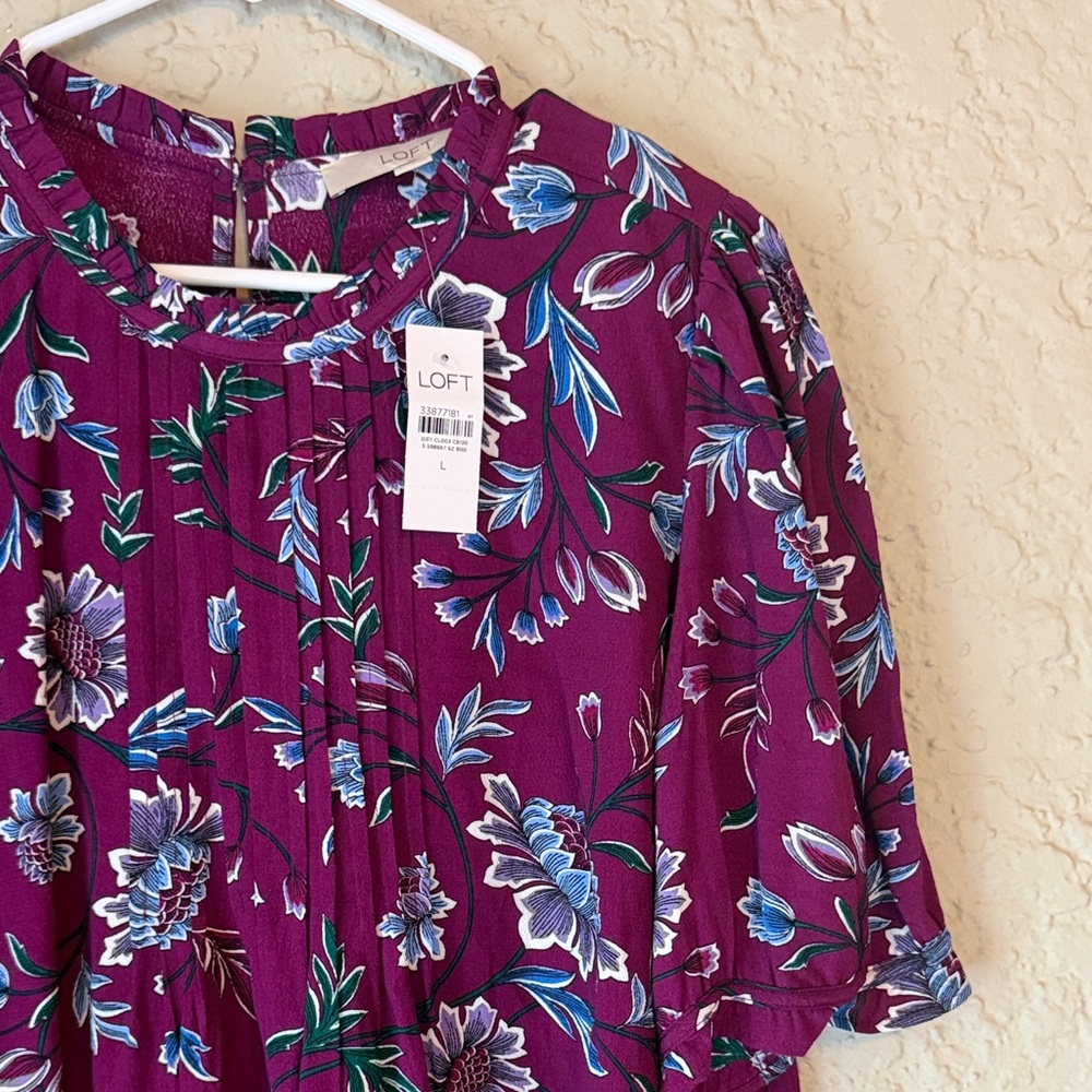 NWT LOFT Plum Floral Pintuck Short Sleeve Blouse - Picture 3 of 4